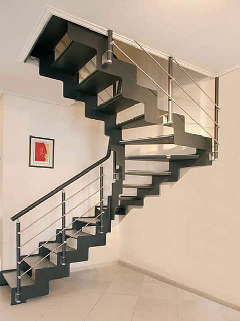 изготовит на ваш вкус лестницы любой конструкции и конфигурации