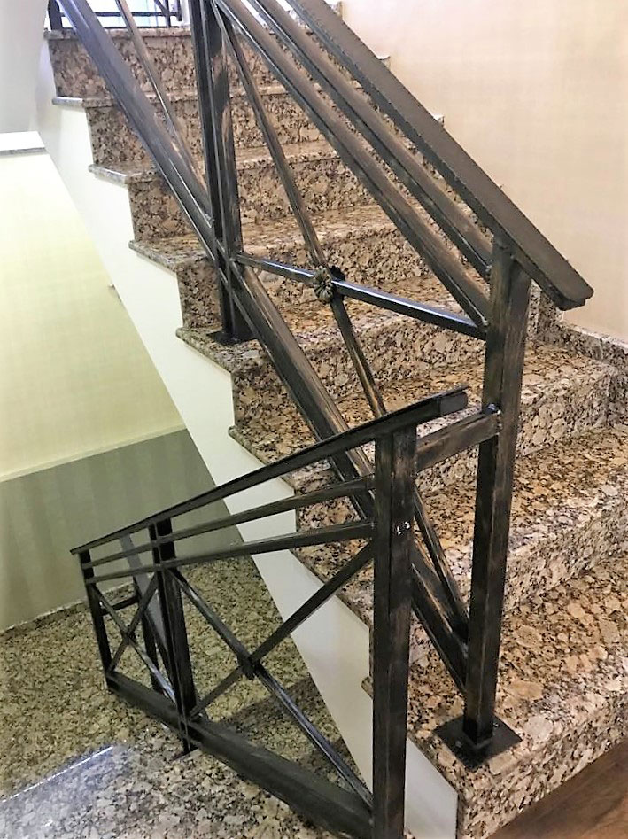 классическая лестница из нержавеющей стали